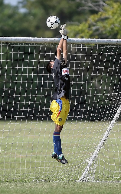 就是不换！刘诚宇第85分钟分边无力被断，摸大腿后侧疑似抽筋.