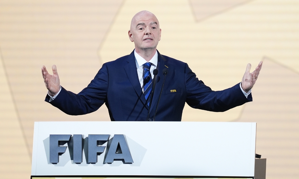 太阳队遭连败，争夺前十落后明显！杜兰特表现疲态尽显，面临多重劣势.